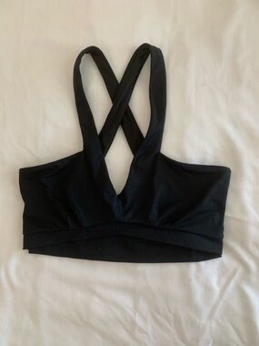 EUC Alo Yoga Black Pirouette Bra - Size M